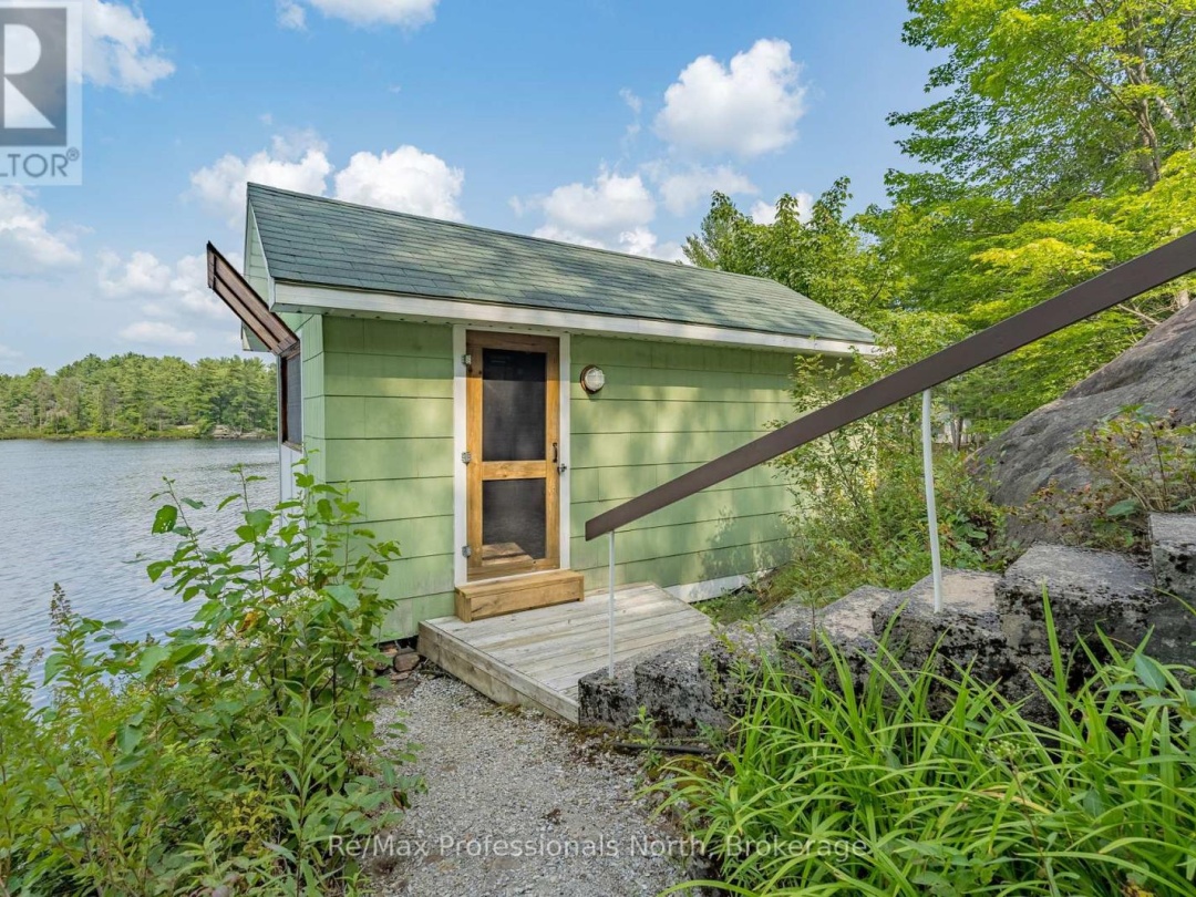 1020 Road 2000, Muldrew-south Lake