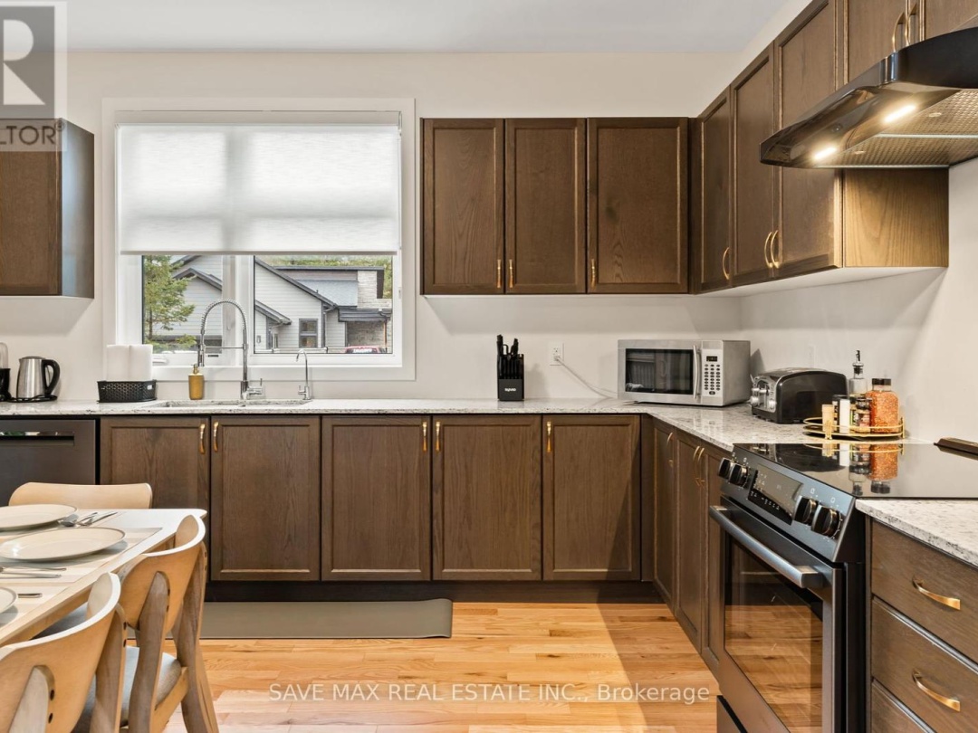 1049 GREENSVIEW DRIVE, 