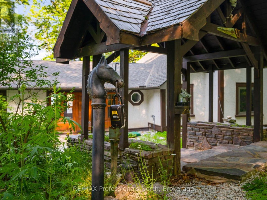 1073 Grass Lake Road, Grass Lake