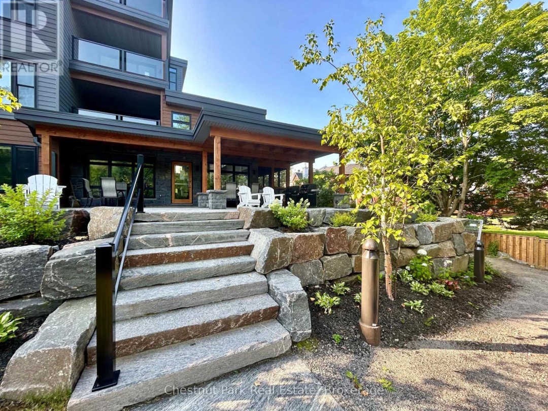 205 200 Anglo Street, South Muskoka Lake