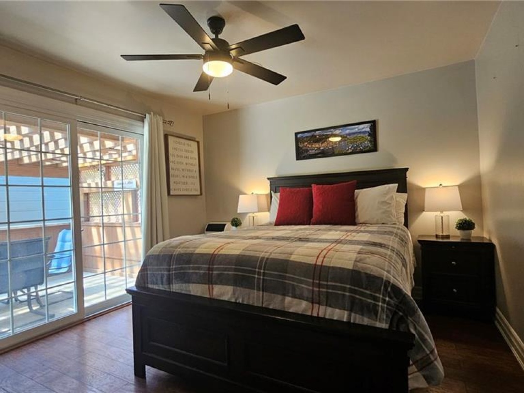 653 SIMCOE Street, 
