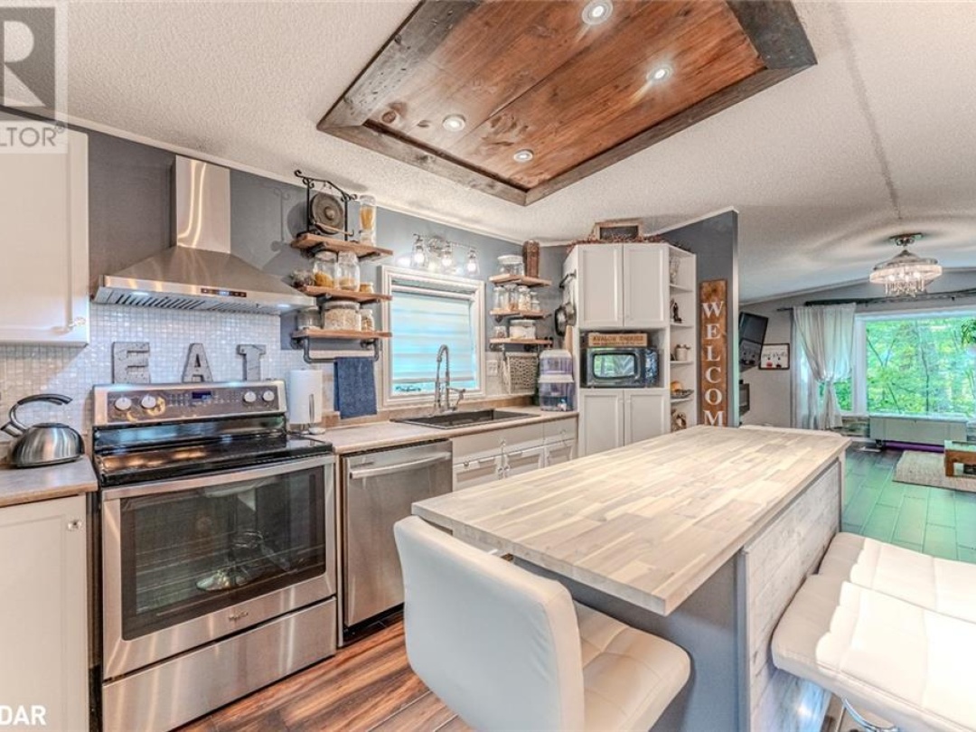 7498 ISLAND Crescent, 