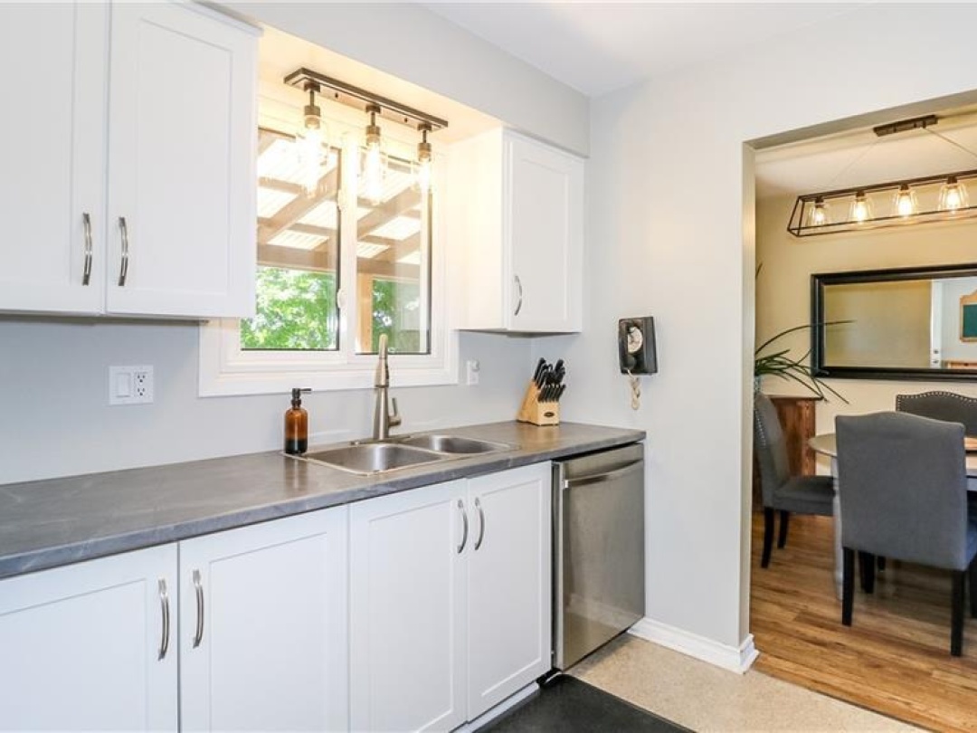 1 LAKEVIEW Drive, 