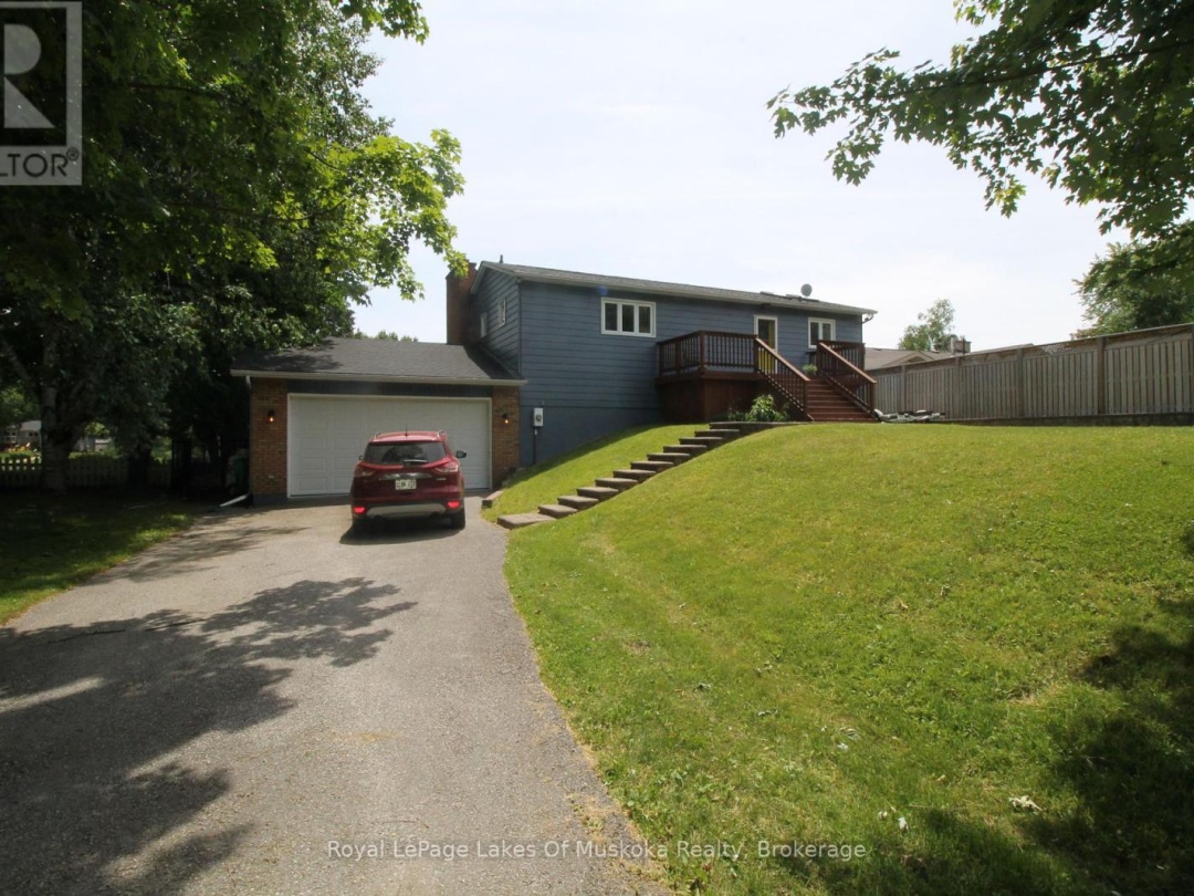 1815 Peninsula Point Road, Severn Lake