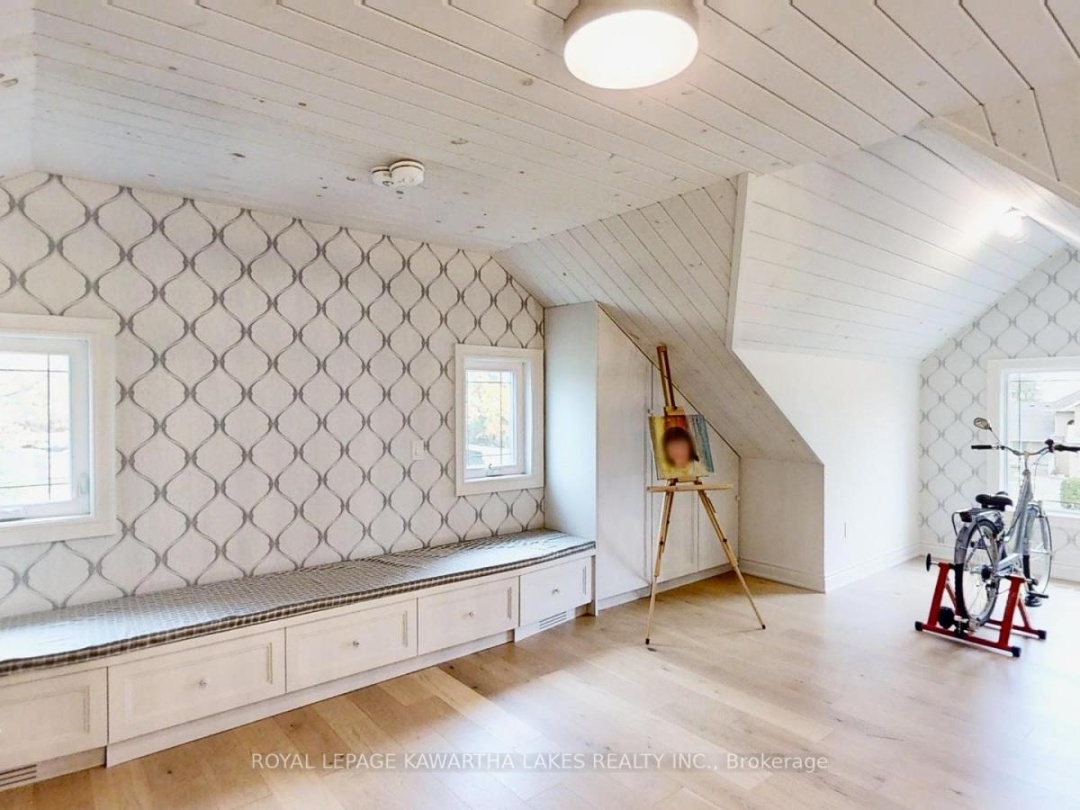 2501 Lakeshore Drive, Lake Simcoe