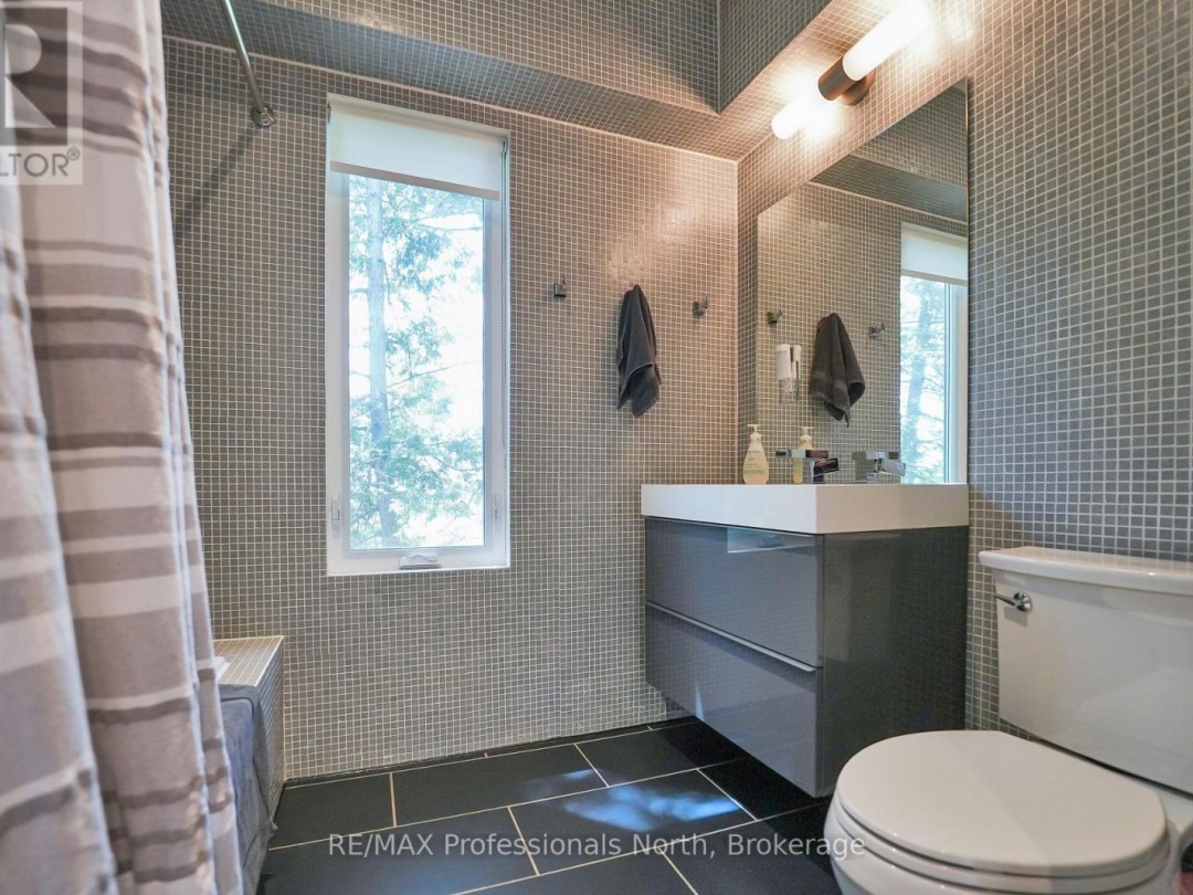 1004 Lipton Drive, Kennisis Lake