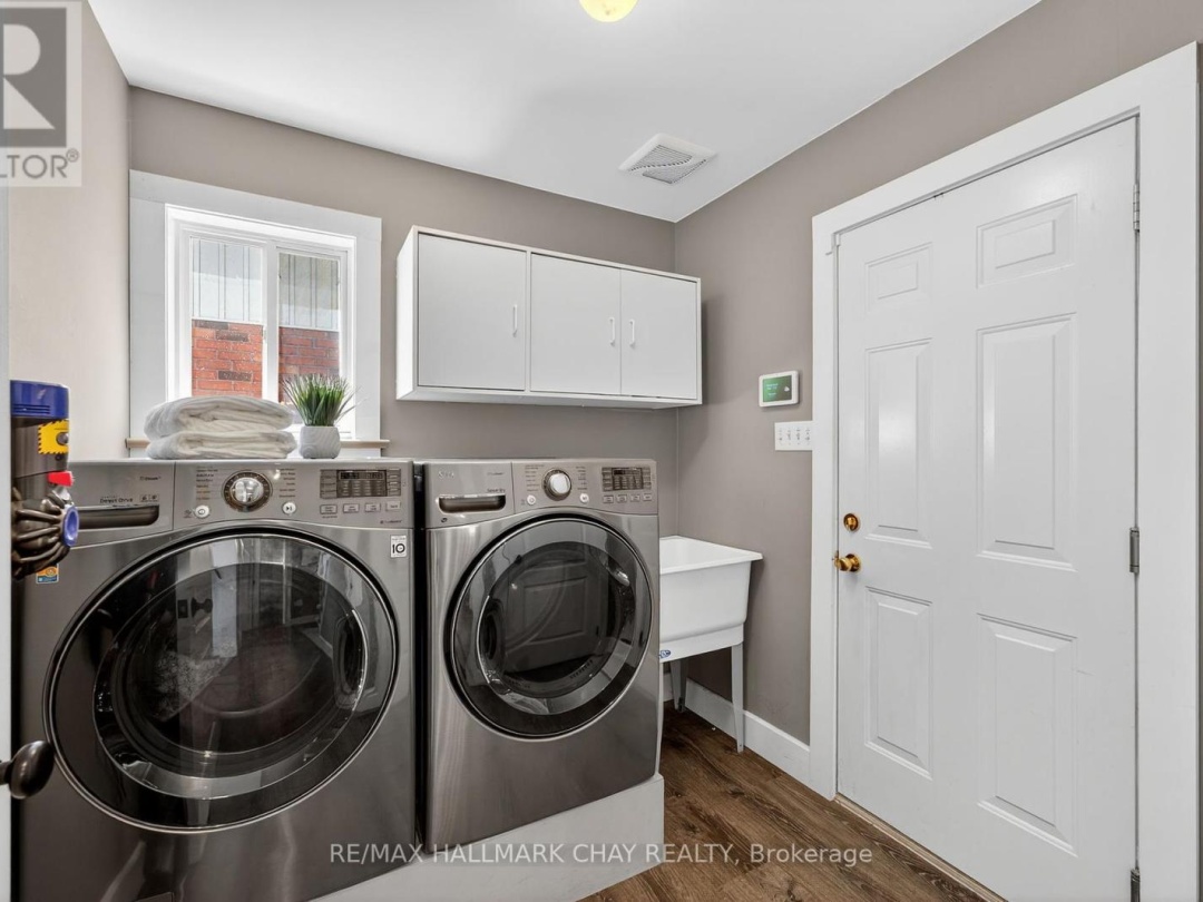 3159 BASS LAKE SIDE ROAD E, 