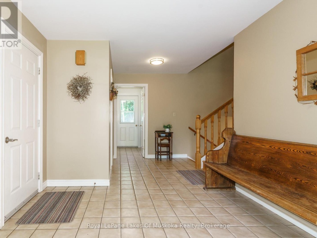 1020 AMELIA CRESCENT, 