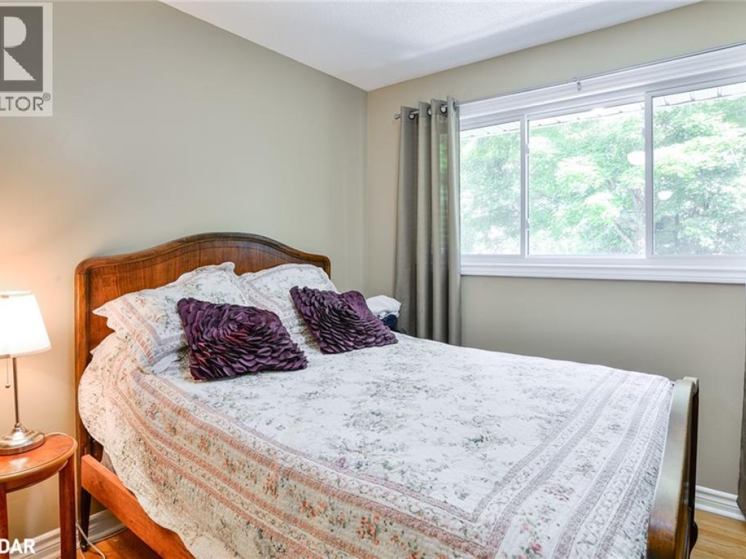 105 WELLINGTON Street, 