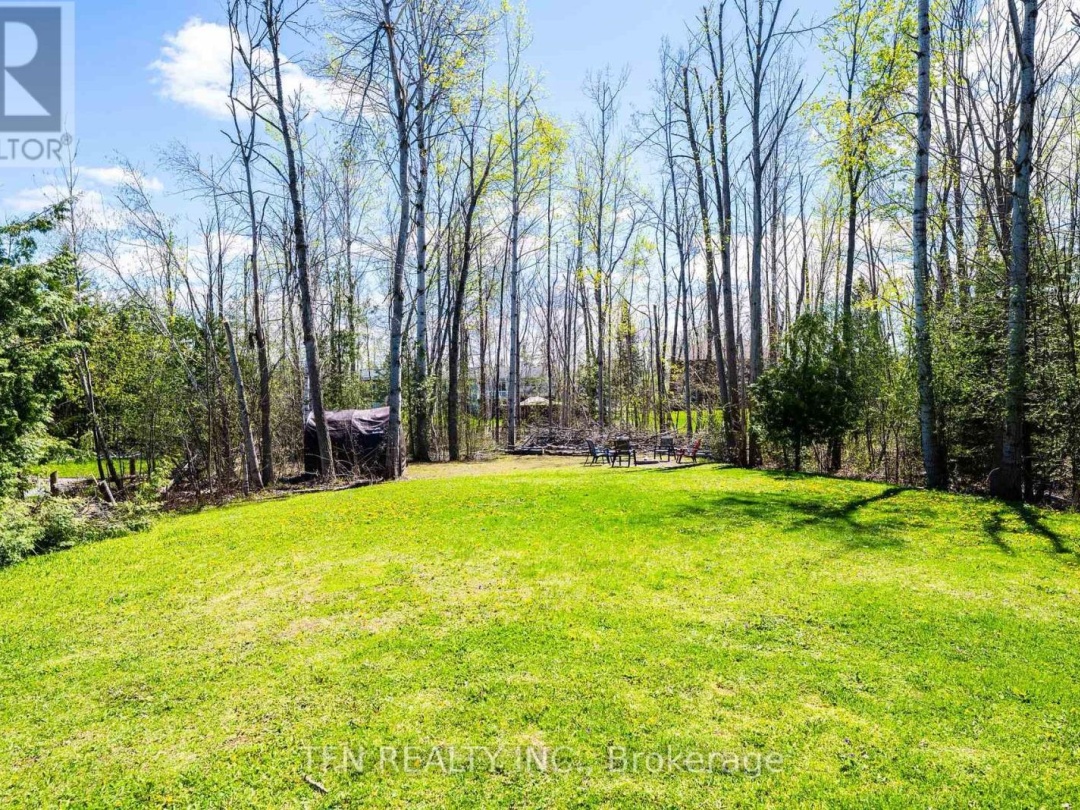 4 PINEWOOD BOULEVARD, 