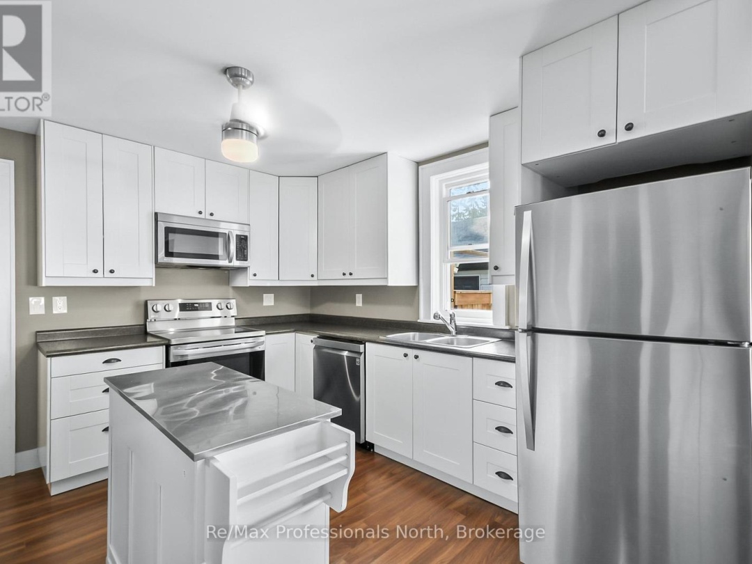 450 MARY STREET N, 