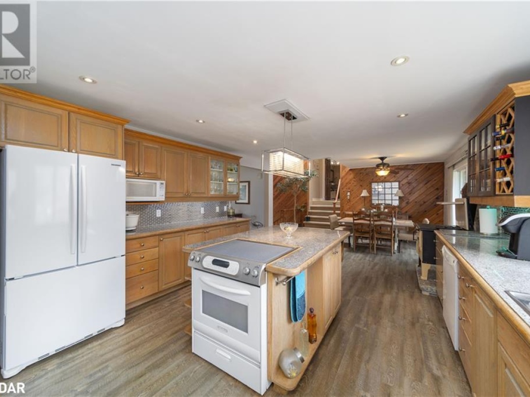1936 Peninsula Point Road, Sparrow Lake