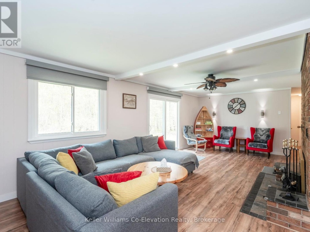 1467 ROSEMOUNT ROAD, 