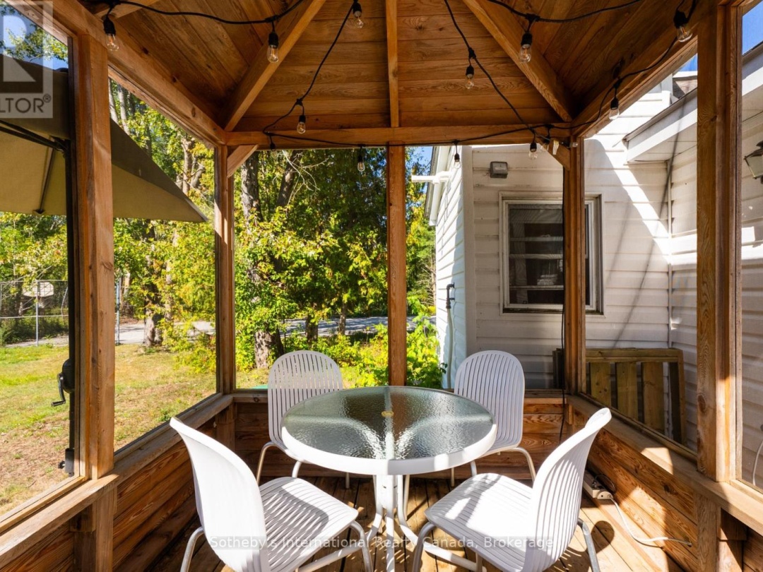 1118 SOUTH KAHSHE LAKE ROAD, 