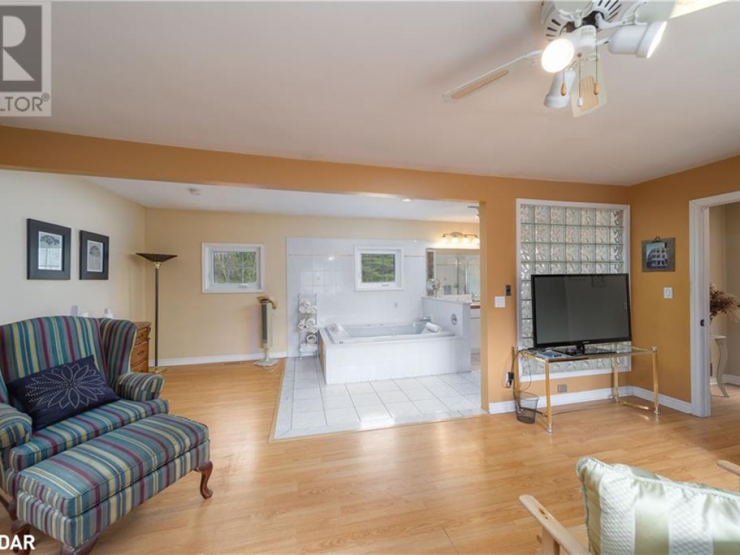 1936 Peninsula Point Road, Sparrow Lake