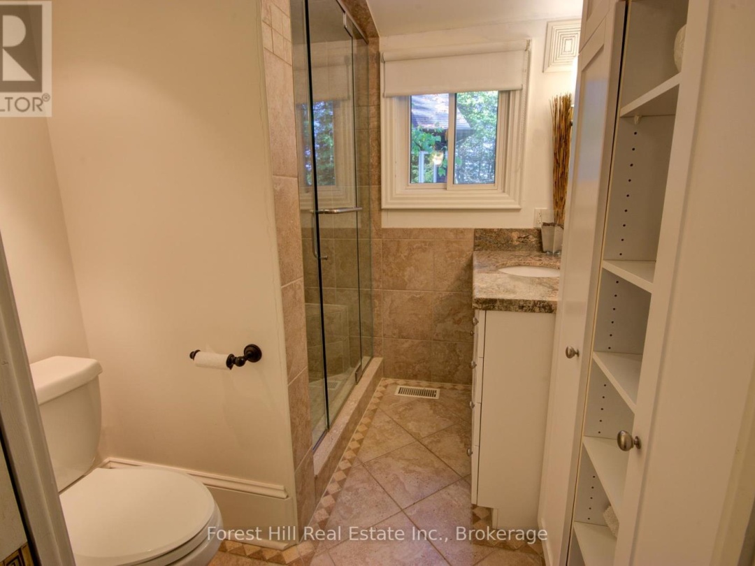 21 LAKEVIEW CRESCENT, 