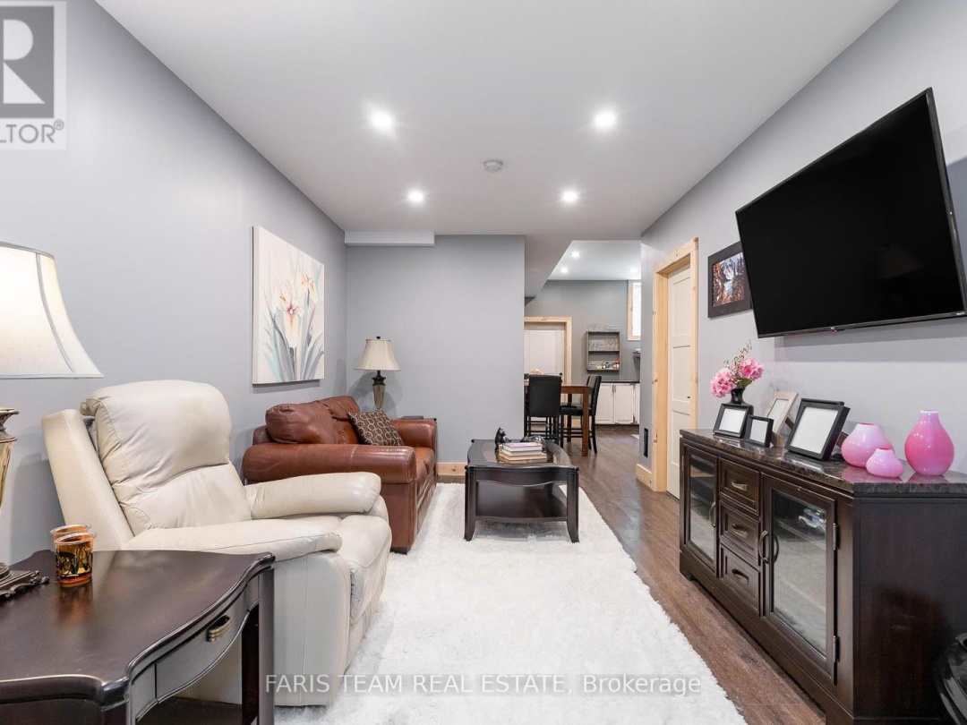 151 Mount Saint Louis Road E, Coldwater Lake