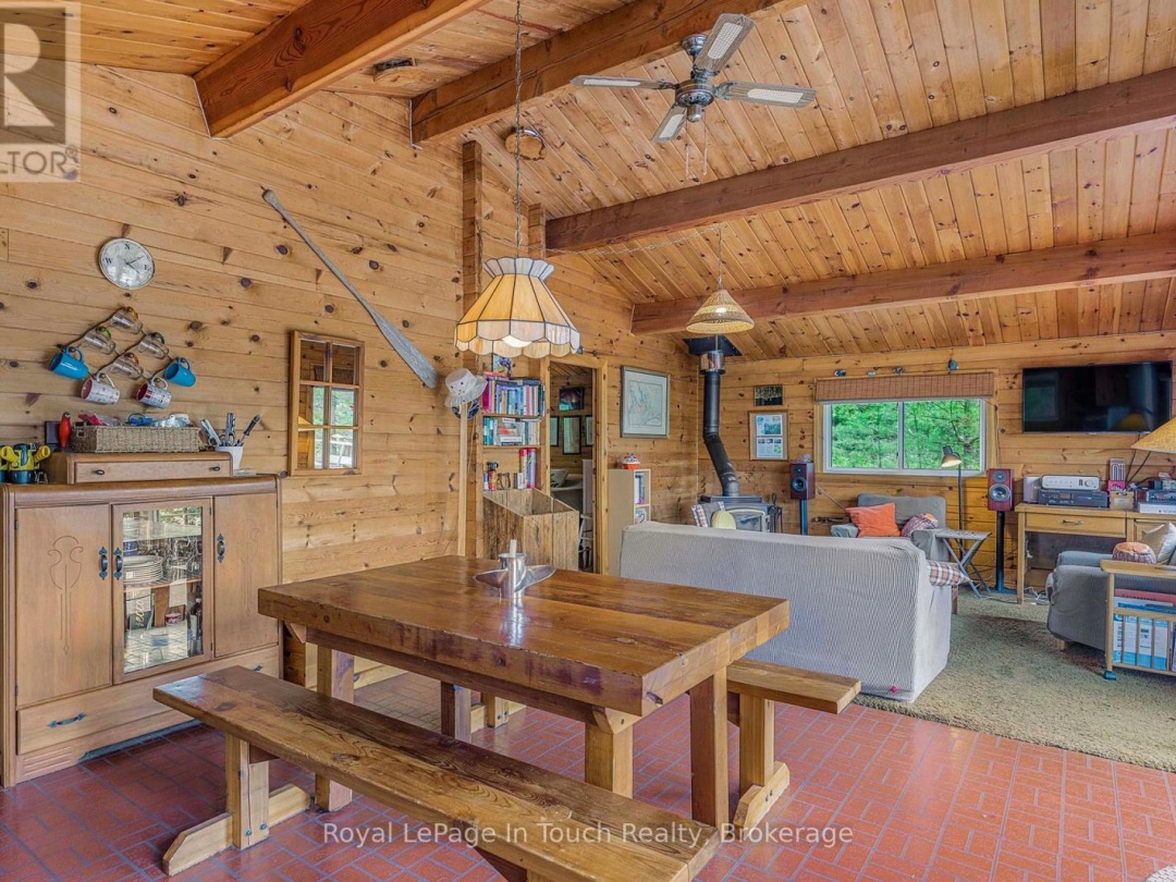 B207 10 Wahsoune Island, Georgian Bay