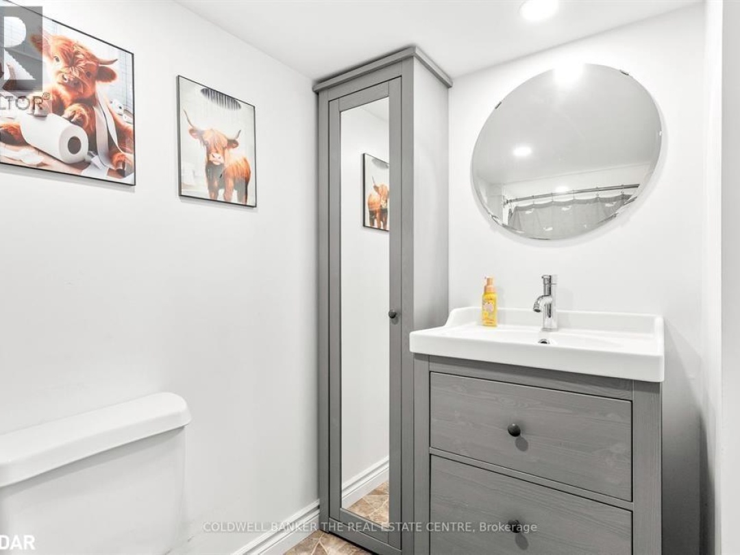 7 LEACH Street, 