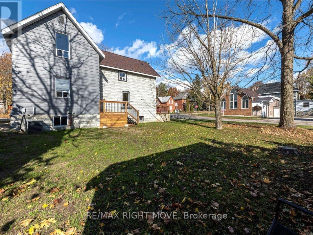 89 DOUGLAS STREET, Orillia