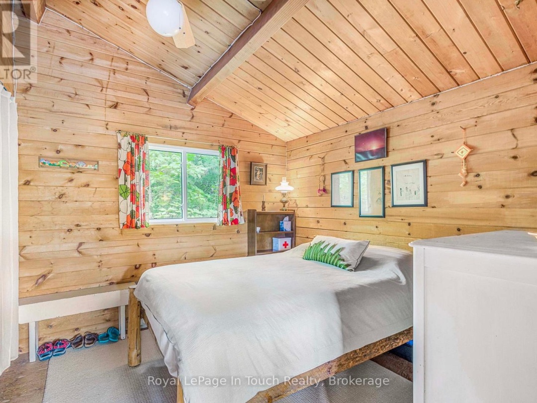 B207 10 Wahsoune Island, Georgian Bay