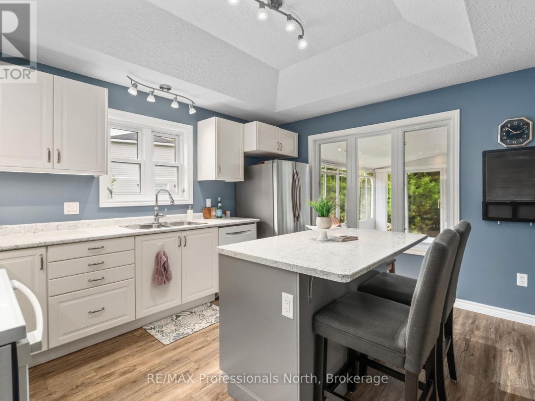4 RED MAPLE COURT, 