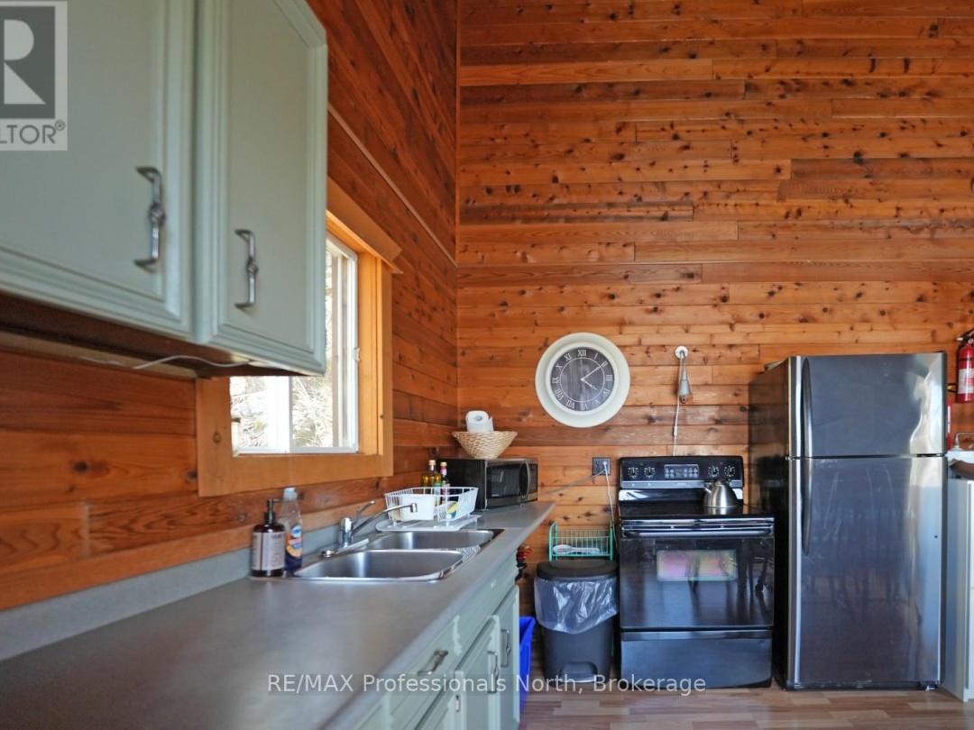 1017 Dunn Road, Haliburton Lake