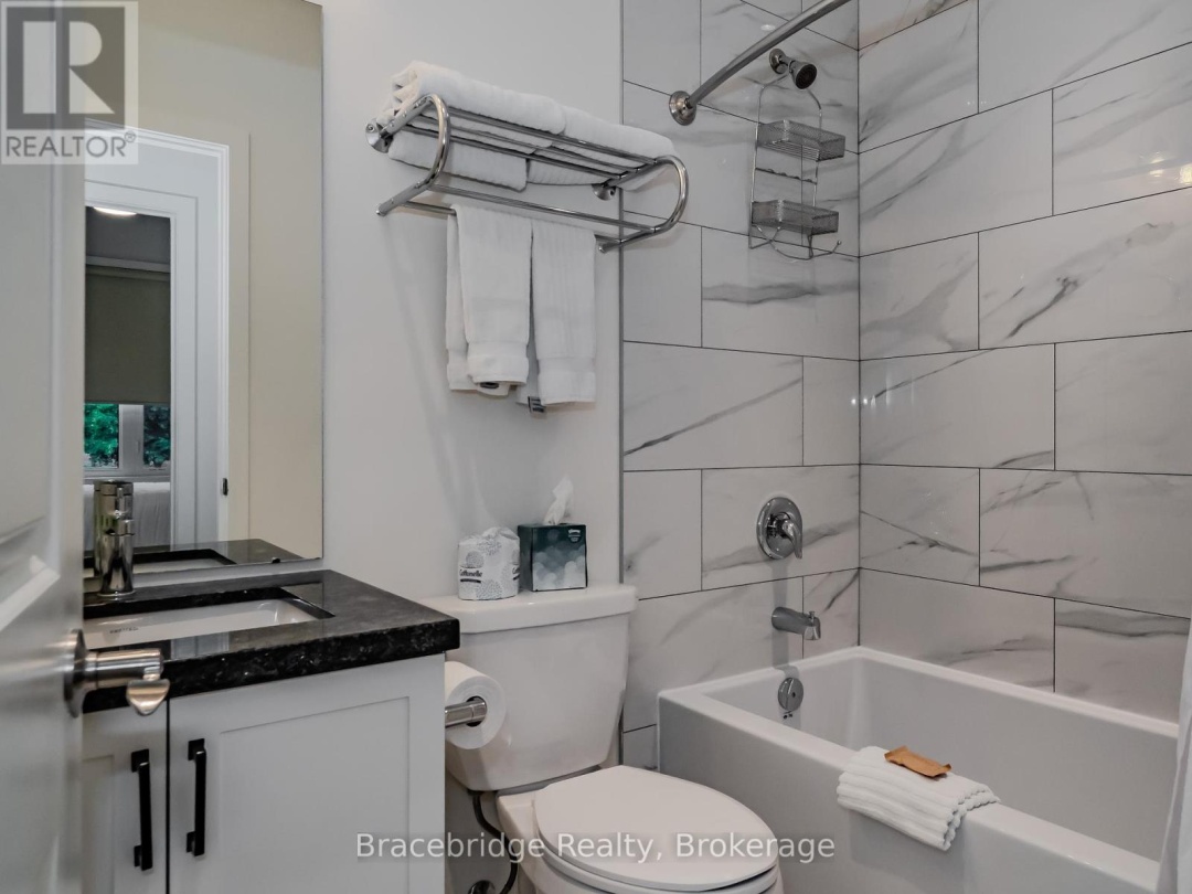 Bhv B203 1869 Muskoka Rd 118 Highway W, 