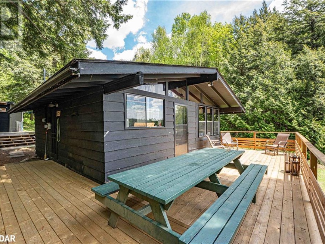 228 Macbeth Island Island, Wood Lake
