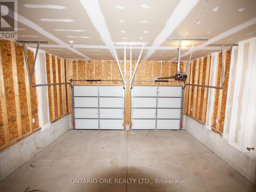 3129 Orion Boulevard, Orillia