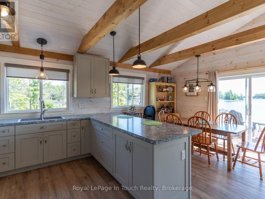 6980 ISLAND 1810, 