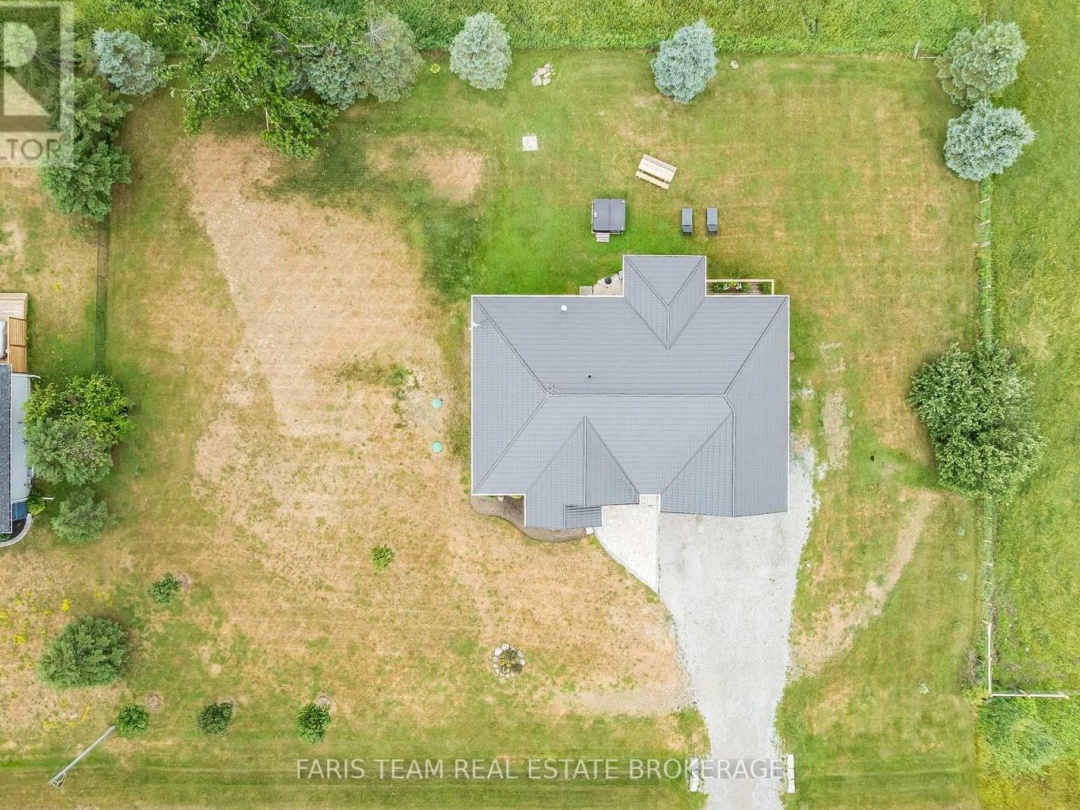 520 HORSESHOE VALLEY ROAD E, 