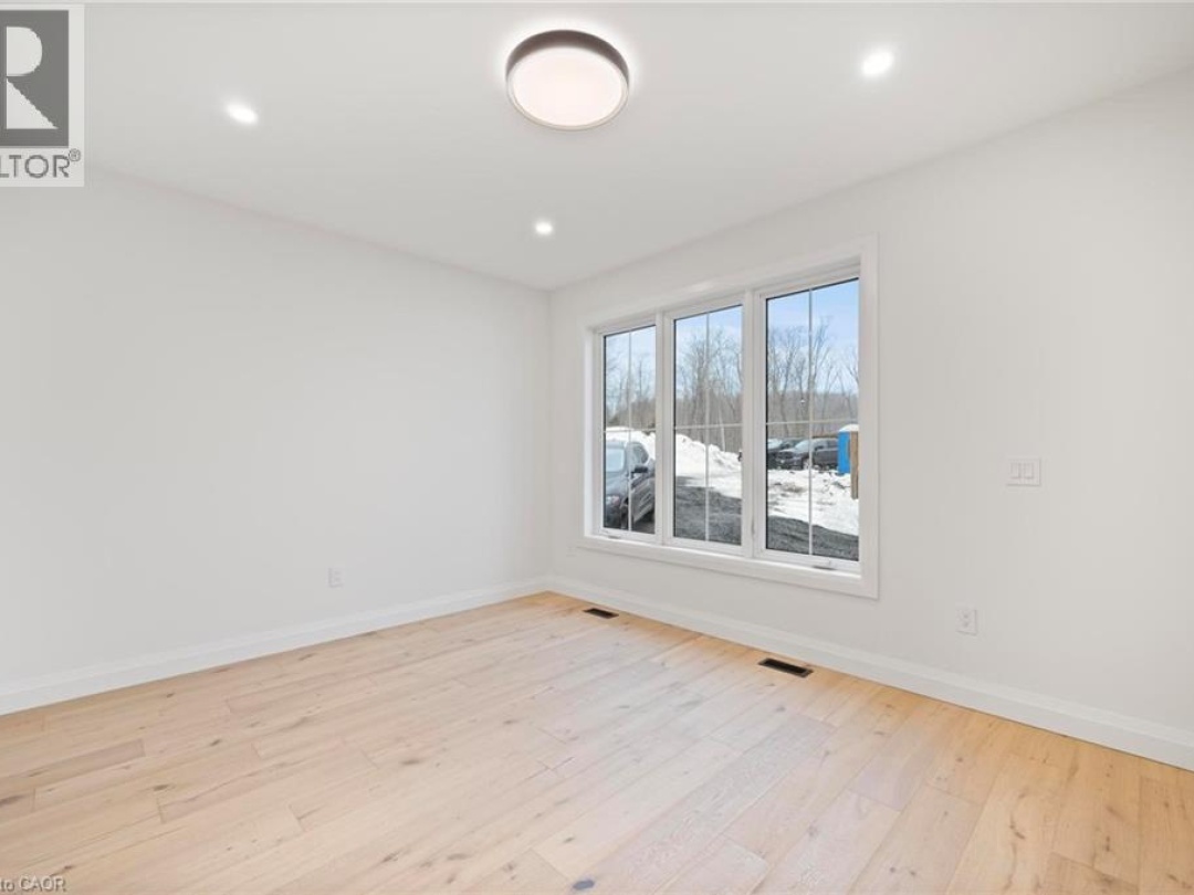 33 GLEN EAGLE Court, 
