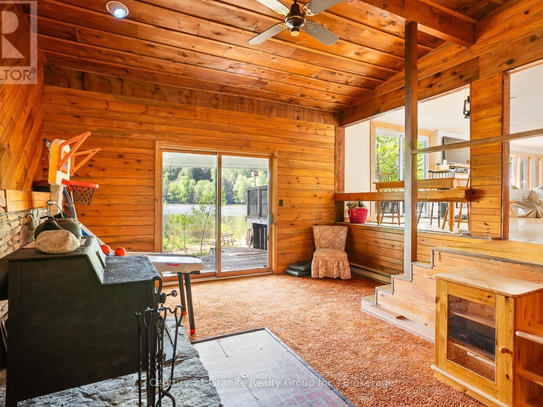 1036 Shirleys Road, Haliburton Lake