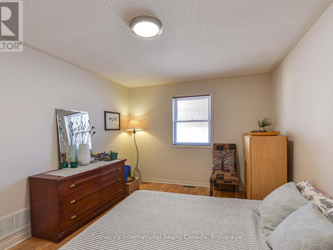 66 Calverley Street, Orillia