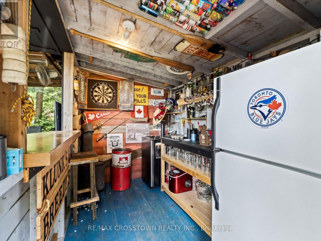 228 Macbeth Island, Wood Lake