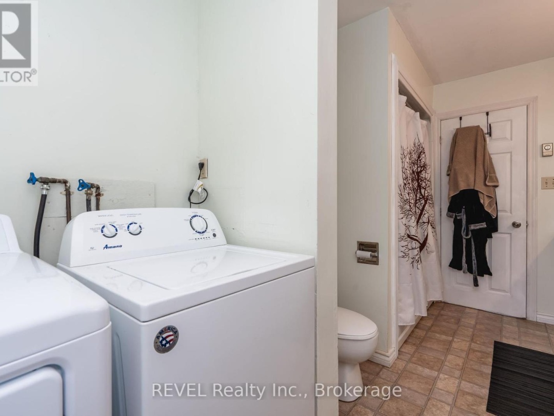 1515 LOVERING LINE, 