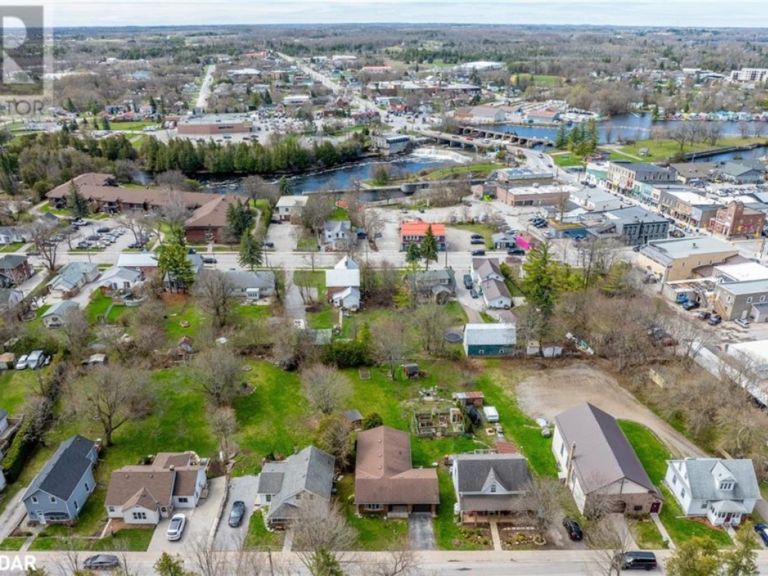 28 Bond Street E, Fenelon Falls
