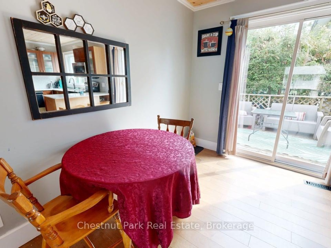 2 - 335 WELLINGTON STREET N, 