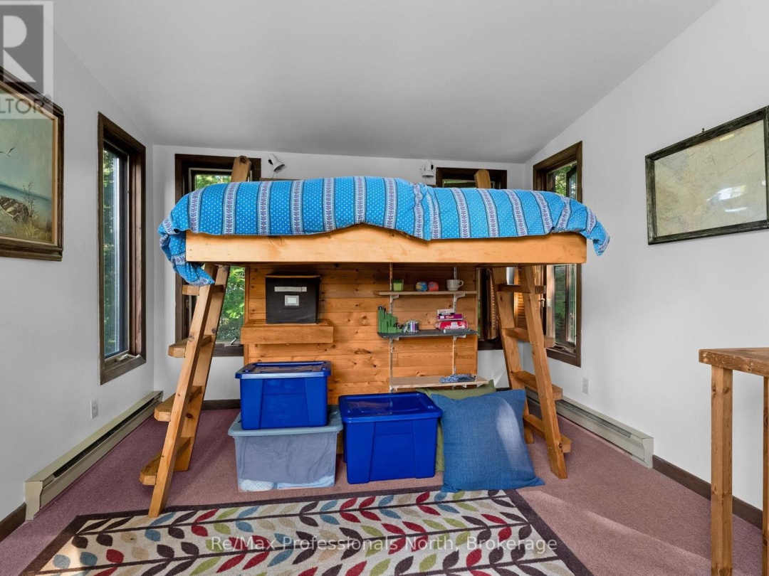 1118 Tomingas Road, Sunny Lake