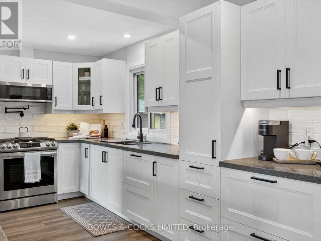 32 STURGEON GLEN ROAD, 