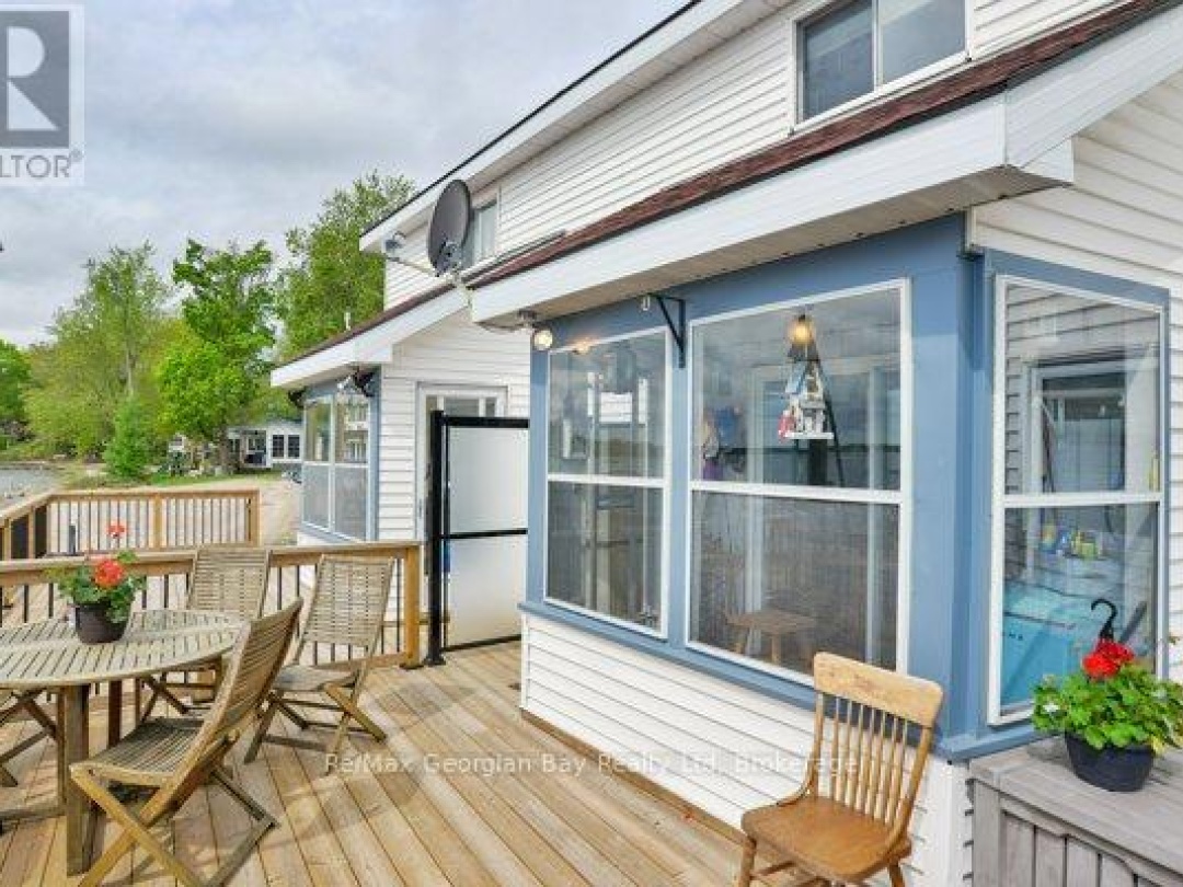 Beach Chalet #3 1230 Grandview Lodge Road, Sparrow Lake