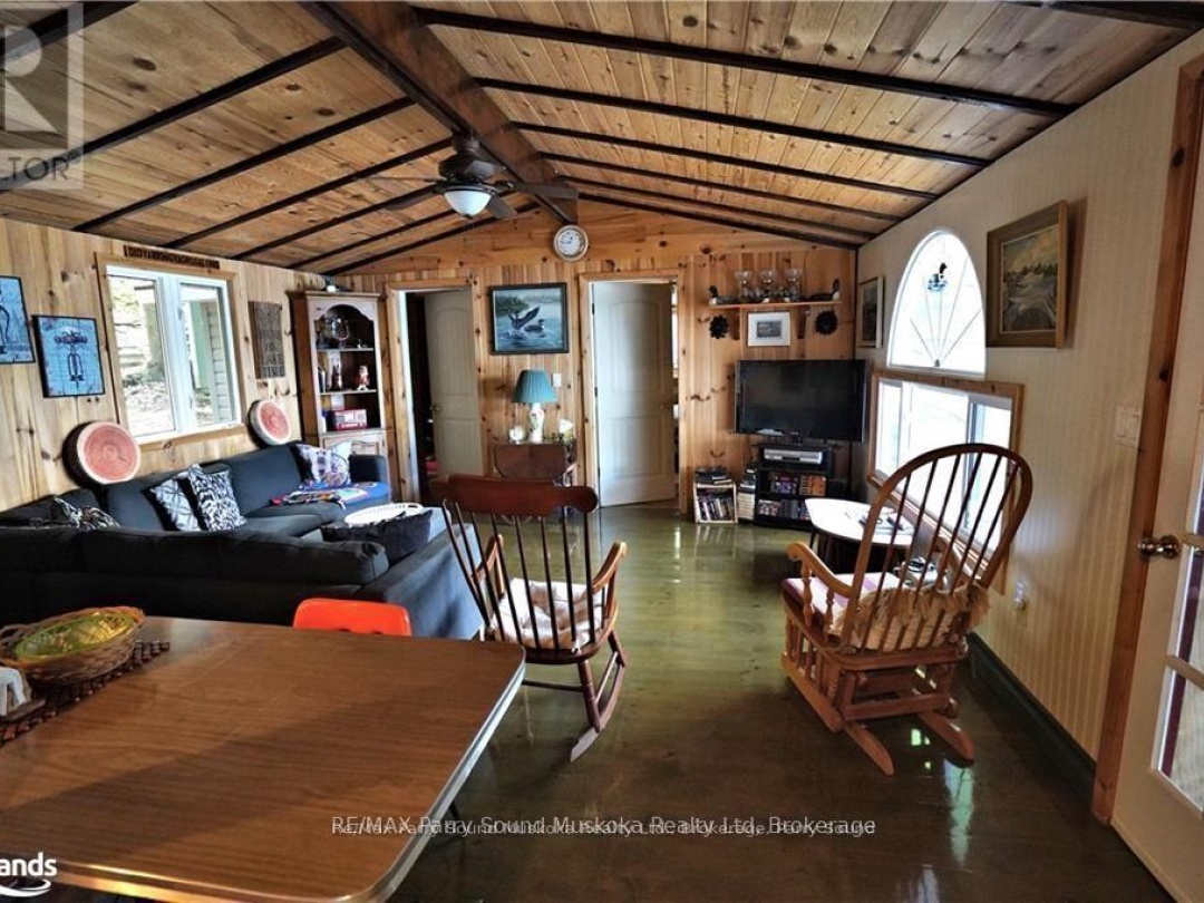 121 Healey, Healey Lake