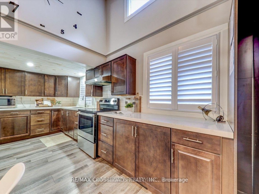 5794 Victoria Park Road, 
