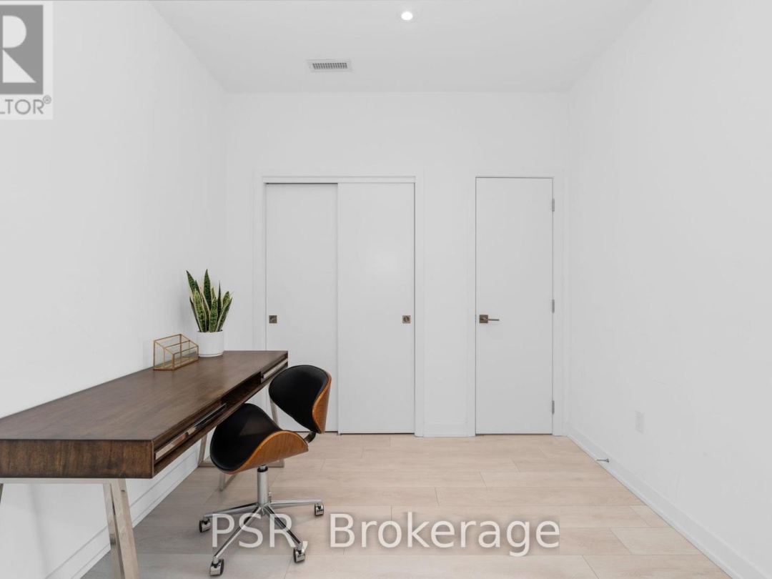 405 - 120 CARRICK TRAIL, 