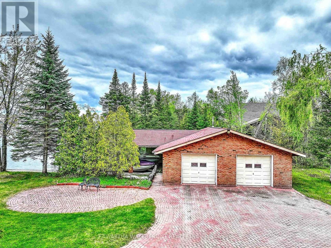 557 Riverside Drive, Pigeon Lake