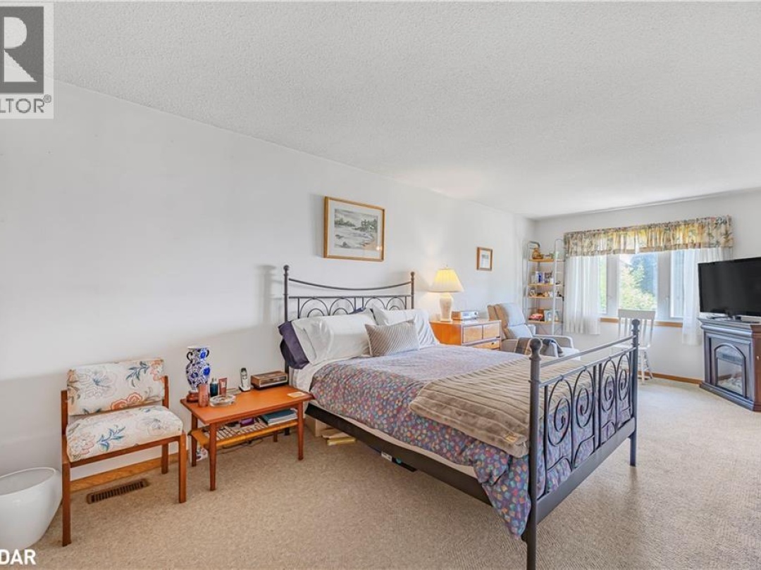 1125 WOODLAND Drive, 