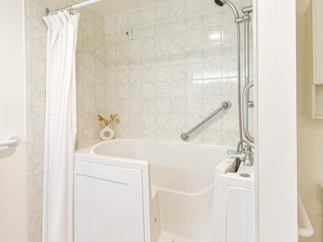 208 - 20 MUSEUM DRIVE, 