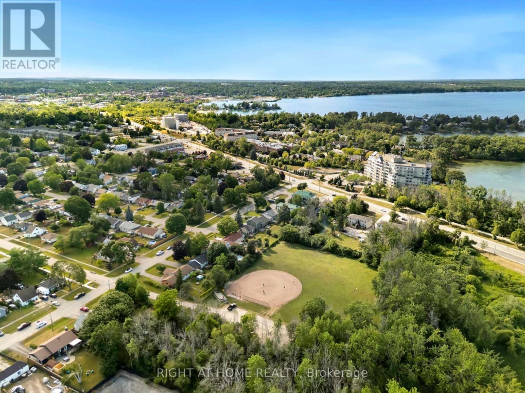 392 BAYVIEW PARKWAY, 