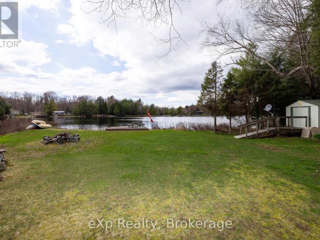 36 Roberts Lake Road E, Roberts Lake